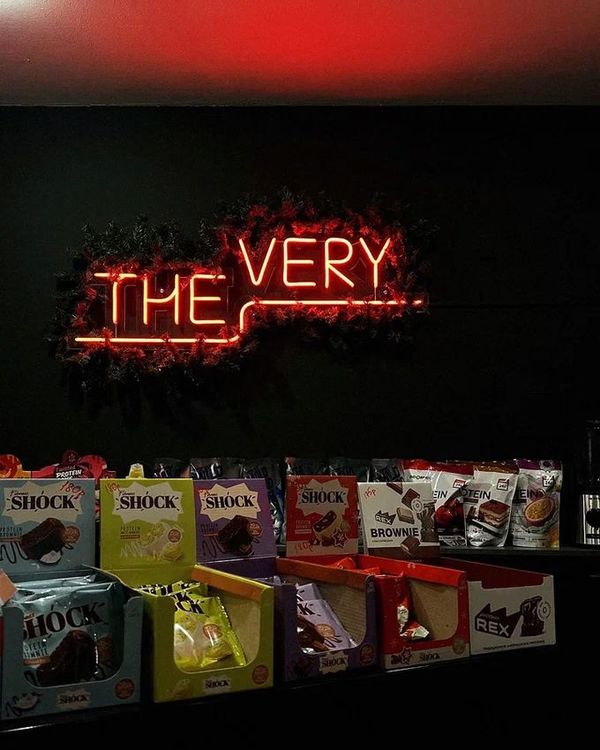THE VERY — женский зал